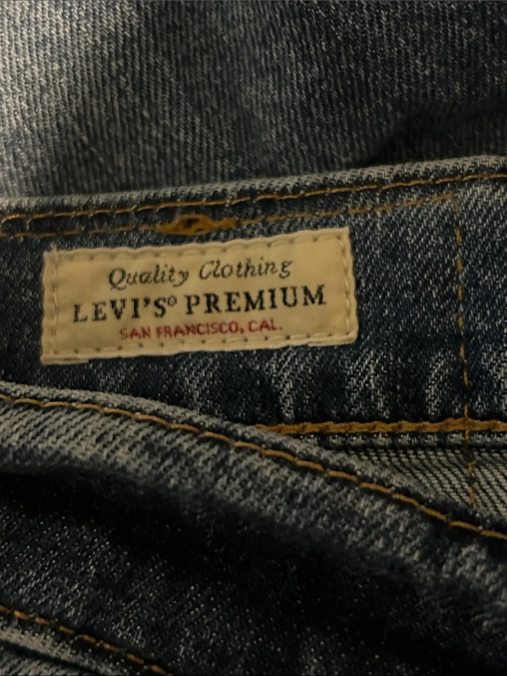 Levis straight leg